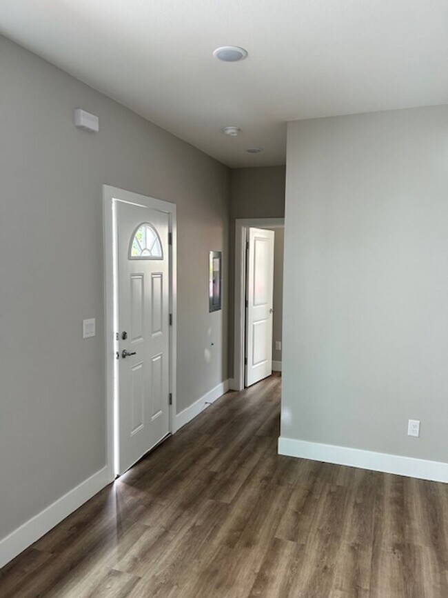 Building Photo - Modern Multi-Gen Living- Brand New