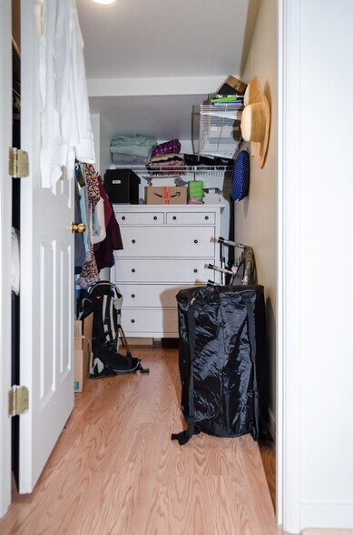 Building Photo - 173 Oak St