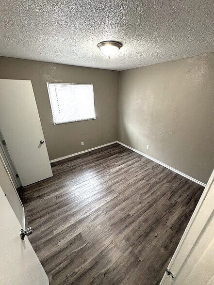 Building Photo - 1310 Bundrant Dr