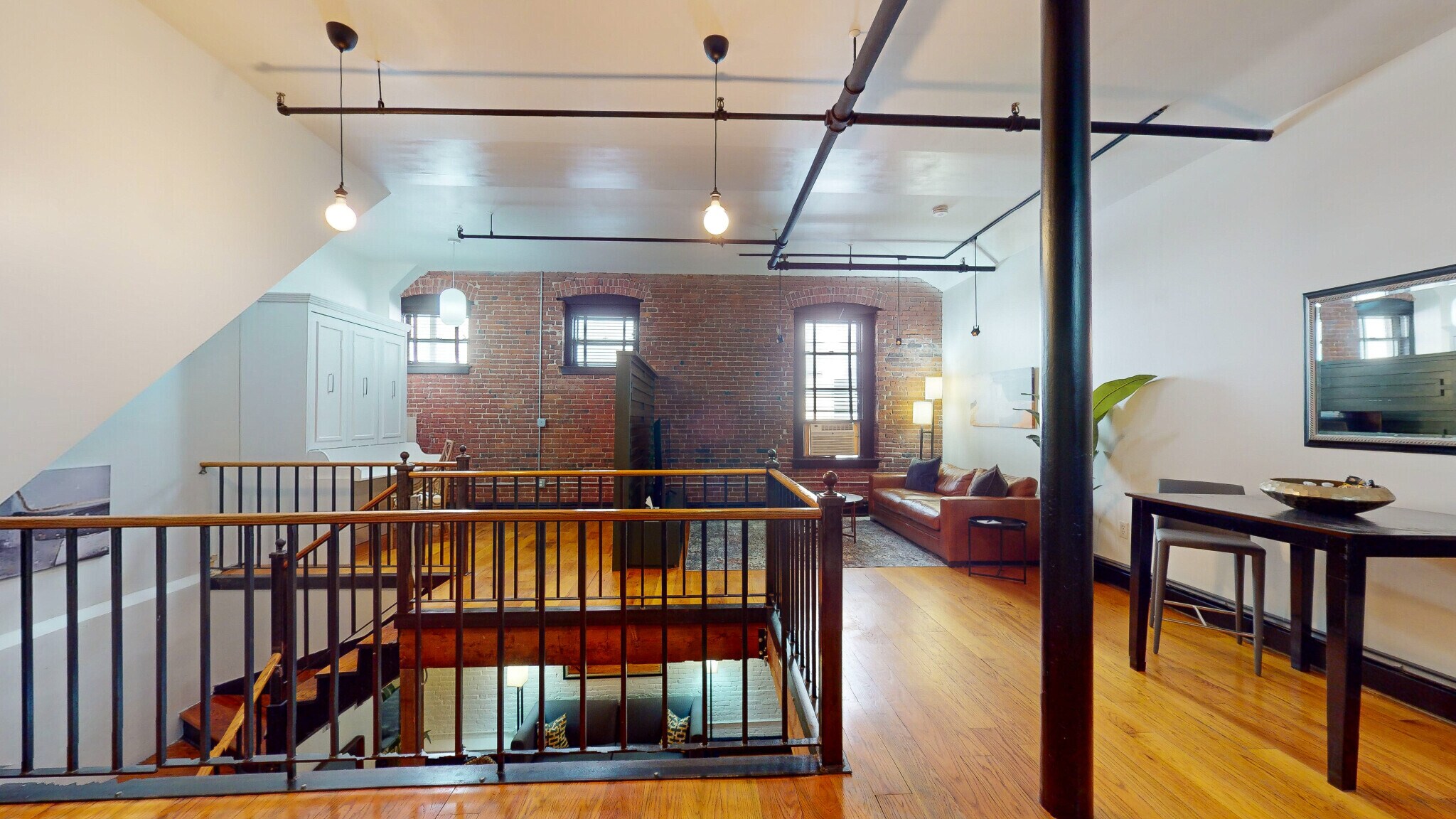 Building Photo - 18 Sutton St
