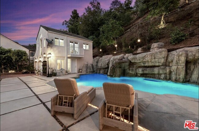 Building Photo - 1174 Coldwater Canyon Dr