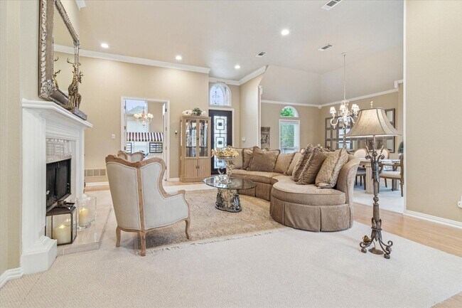 Building Photo - Incredible 4-Bedroom