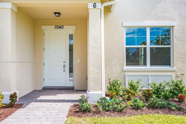 Building Photo - 1040 Eucalyptus Dr