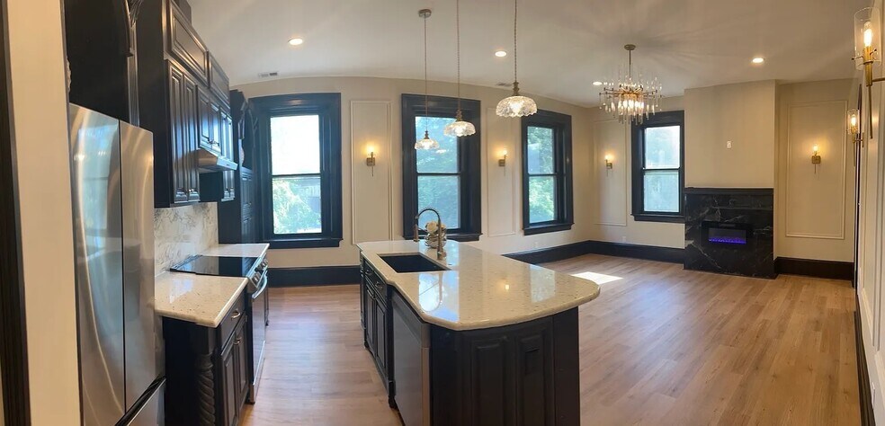 Building Photo - 230 W 6th St