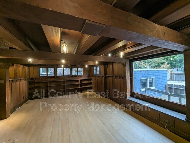 Building Photo - 1529 Josephine St