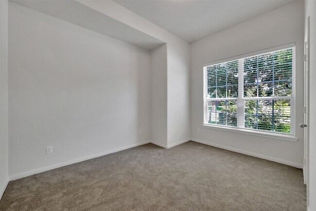 Building Photo - 30719 W Lost Creek Blvd