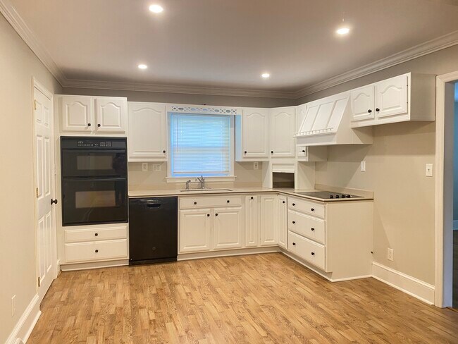 Kitchen - 4426 Holbrook Dr