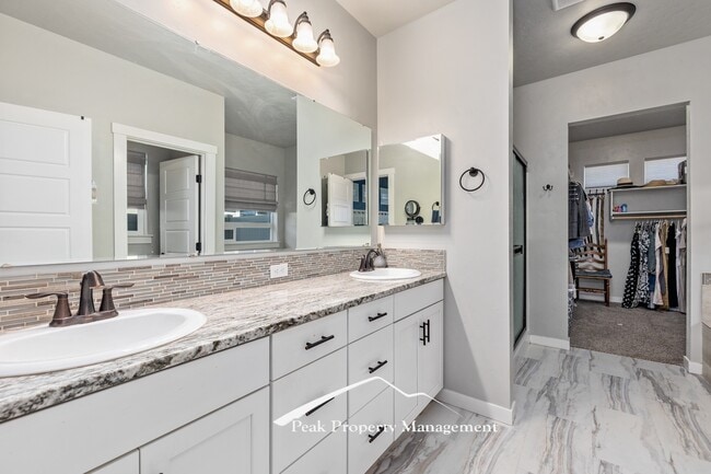 Building Photo - 18272 N Wild Goose Ave