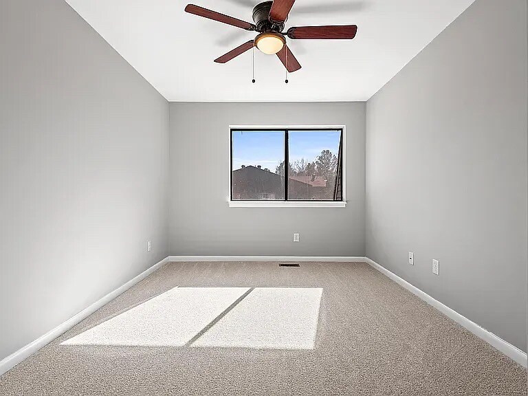 Building Photo - Room in Condo on Finley Forest Dr