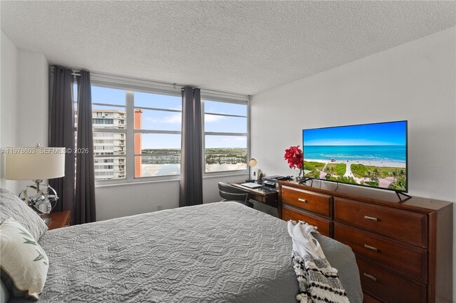 Building Photo - 1351 NE Miami Gardens Dr