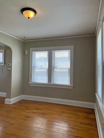 Building Photo - 2223 E Vollmer Ave