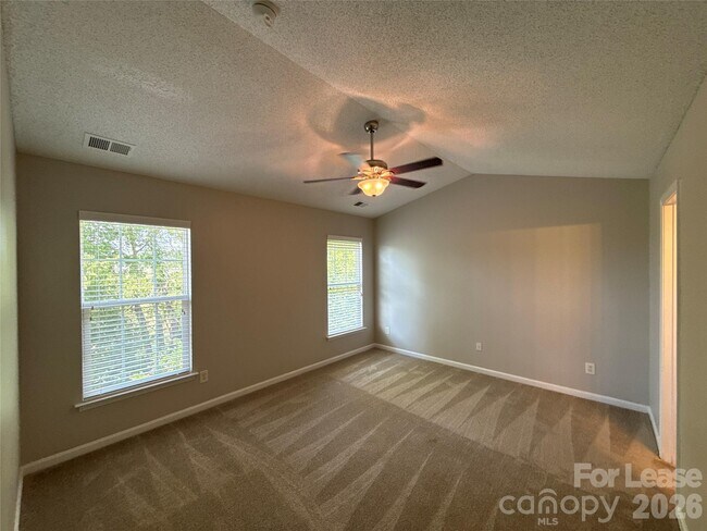 Building Photo - 1032 Meadowbrook Ln SW