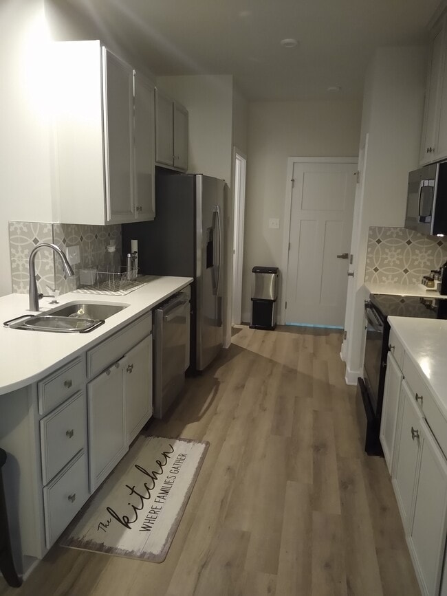 Gourmet Kitchen - 8001 Wistar Glen Dr