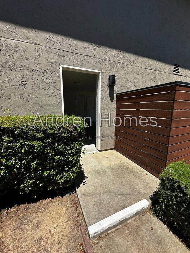 Building Photo - 1540 42nd Ave