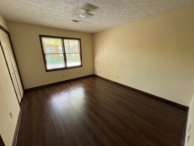 Building Photo - 125 Williamson St