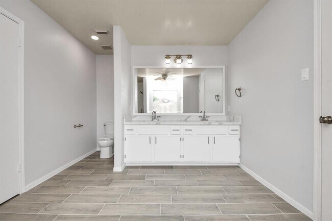 Building Photo - 4310 Lucas Trace Ct