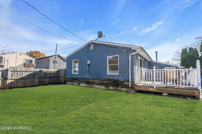 Building Photo - 526 Bradley Blvd