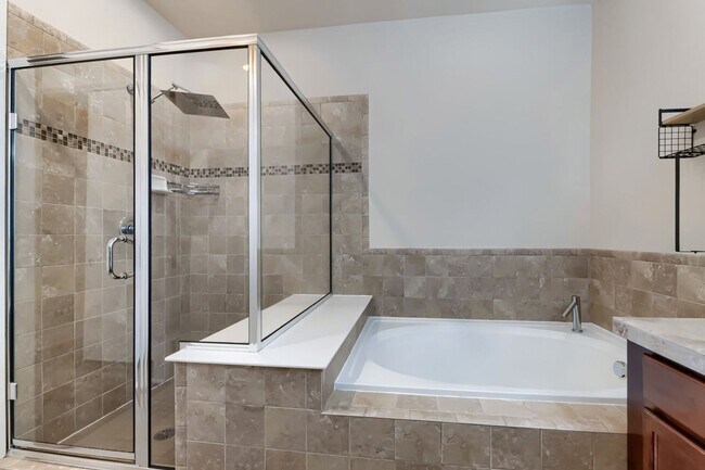 Building Photo - 1 MONTH FREE!!!!! 2bd/2ba Top Floor Condo in Congress Park - Available 8/7!