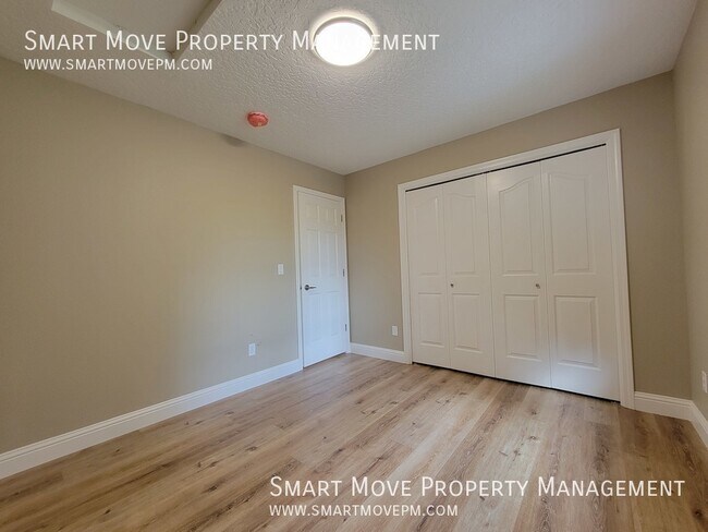 Building Photo - 1096 N Glenabby Pl
