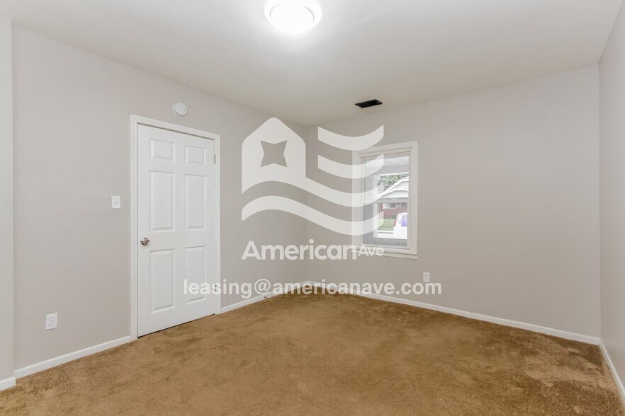 Building Photo - 1829 N Harding St