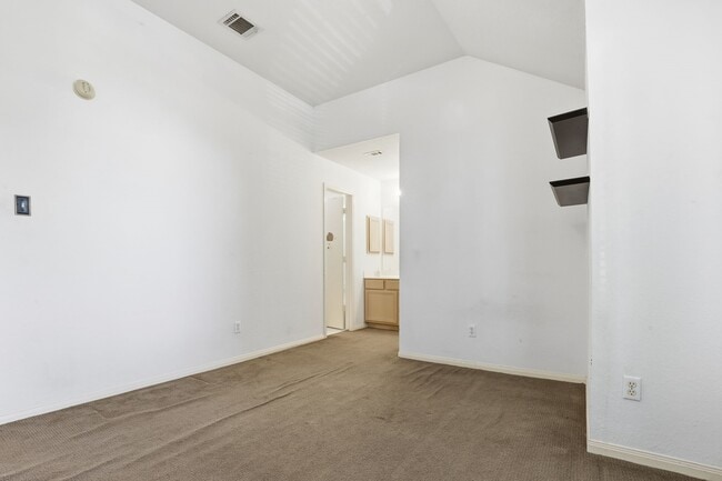 Building Photo - 15318 Streatham Cir