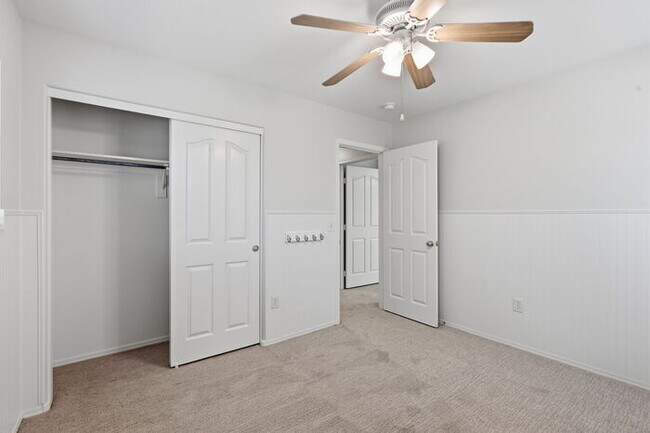 Building Photo - 4265 E Windsor Dr