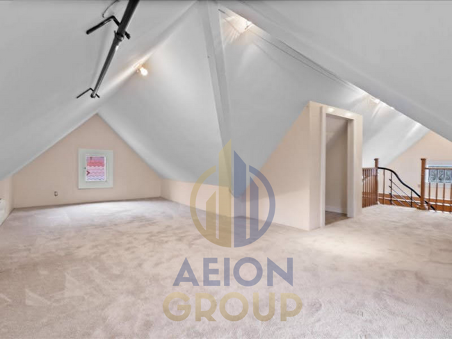 Building Photo - 989 Woodruff Pl E Dr