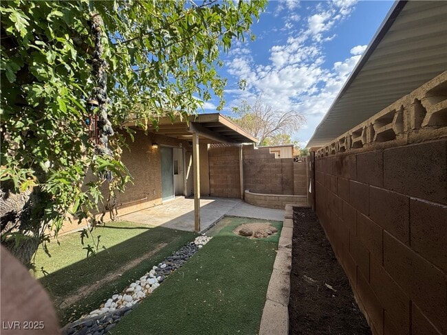 Building Photo - 4238 Rollingstone Dr