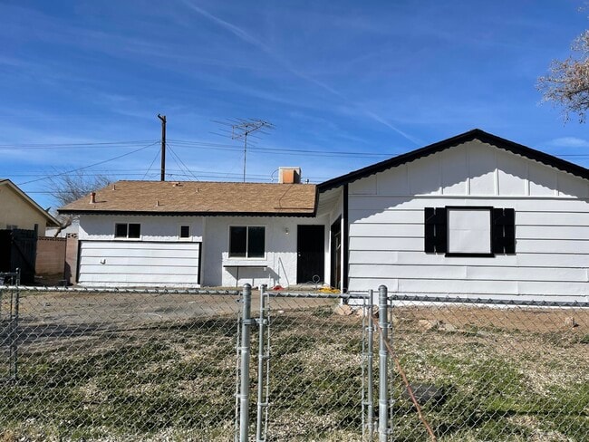 Building Photo - 45409 7th St E