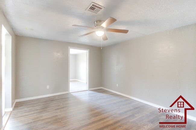Building Photo - 2013 SW McKinley Ave
