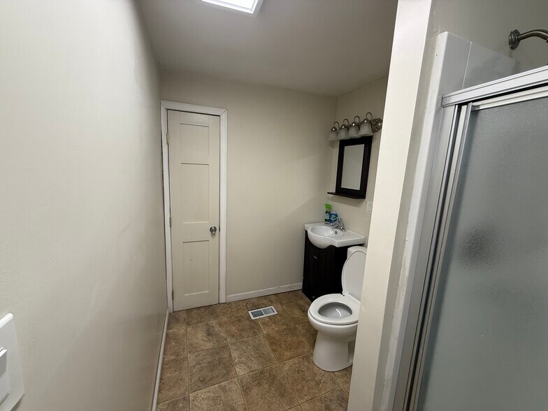 1st FL Bathroom - 45 Saint Mary St