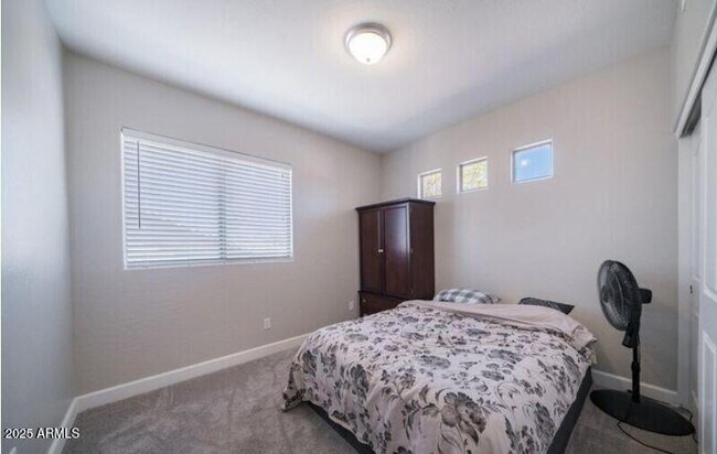 Building Photo - 3924 S Hollyhock Pl