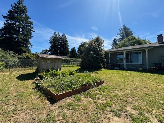 Building Photo - Beautiful 3 Bedroom, 1.5 Bath Home Available Soon!