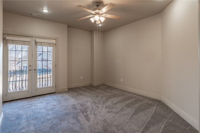 Building Photo - 5106 S Sloan Cir