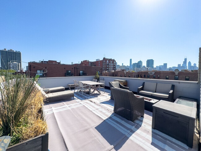 Building Photo - 1509 N Hudson Ave