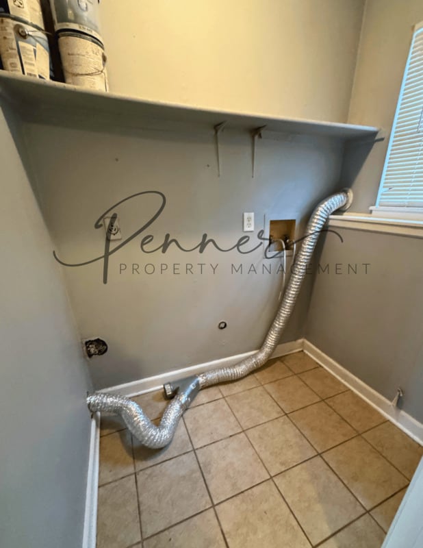 Building Photo - 716 NE Ball Dr