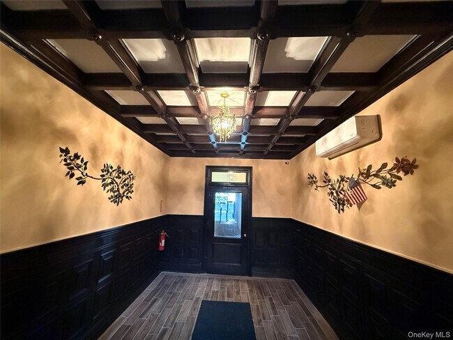 Building Photo - 222 Primrose Ave