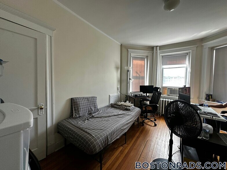Building Photo - 1171 Boylston St
