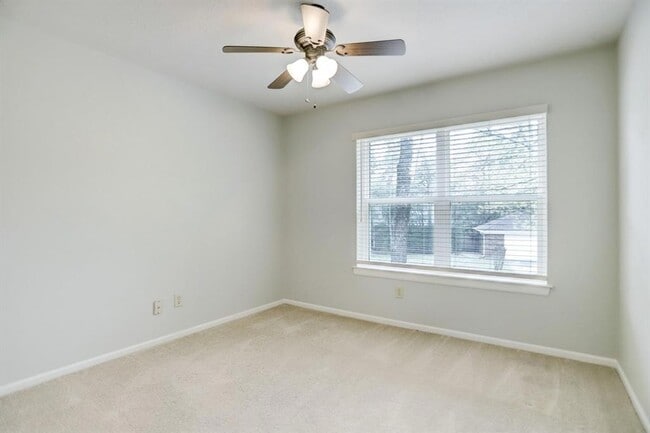 Building Photo - 2 Firewillow Pl