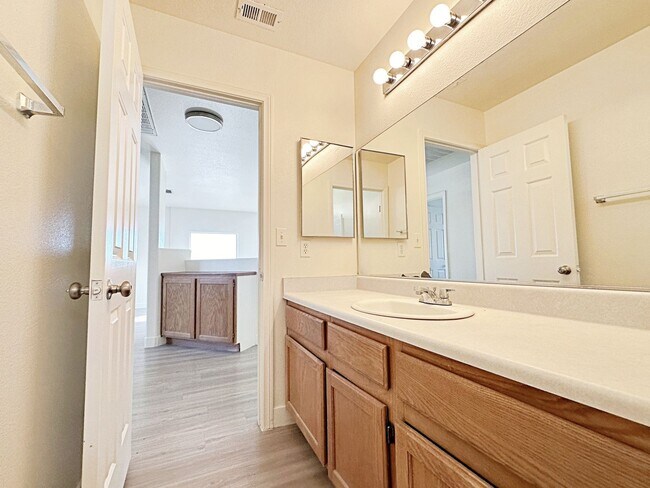 Building Photo - 4 BEDROOM WITH LOFT IN CUL DE SAC IN LONE MOUNTAIN