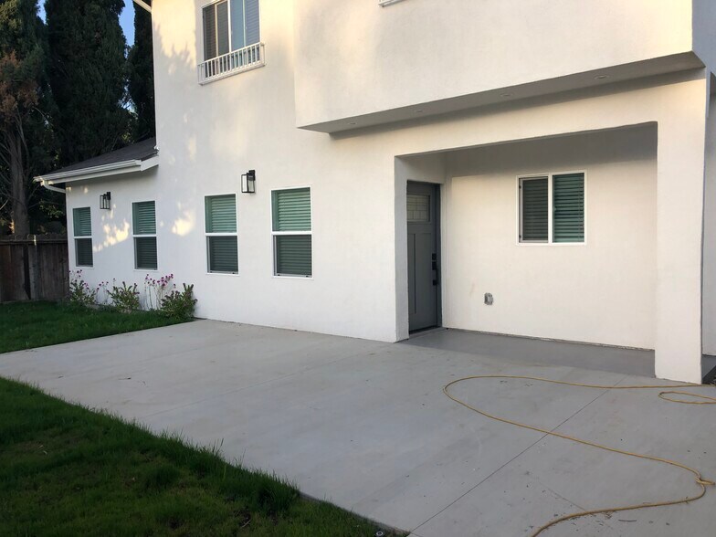 Building Photo - 6540 Gaviota Ave