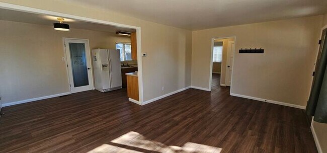 Building Photo - For Rent 2 Bedroom 1 Bathroom 1 Car Garage