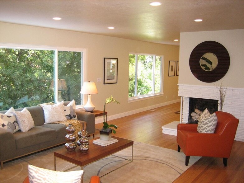 Building Photo - 1284 Poplar Ave