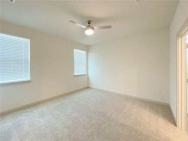 Building Photo - 10501 Defender Trl