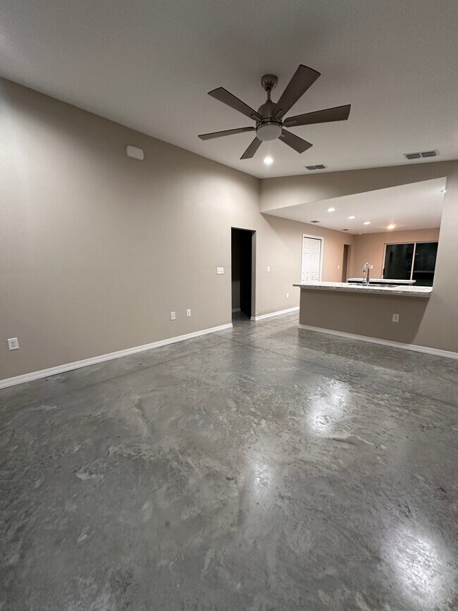 Building Photo - 442 Avenue A NE