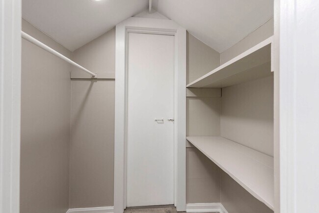 Building Photo - 2220 Auburn Dr