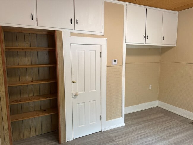 Building Photo - 2 Bedroom House!  $750!!!