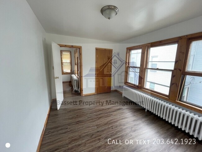 Building Photo - 617 Elm St