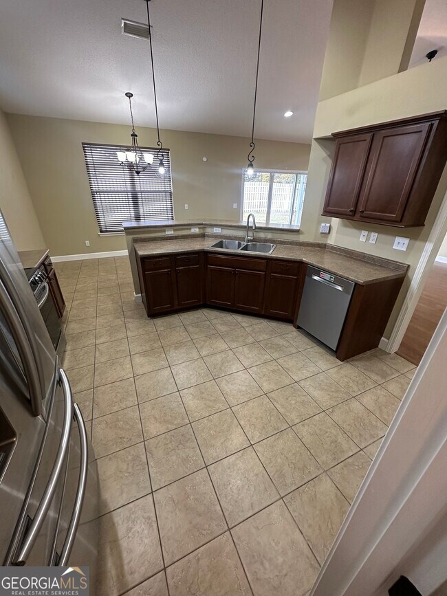 Building Photo - 101 Waters Edge Dr