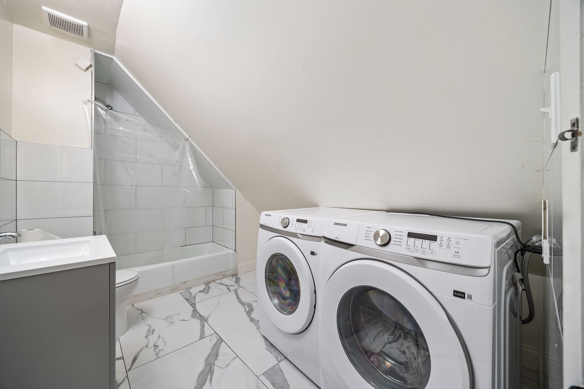 Building Photo - 1015 Garnett Pl